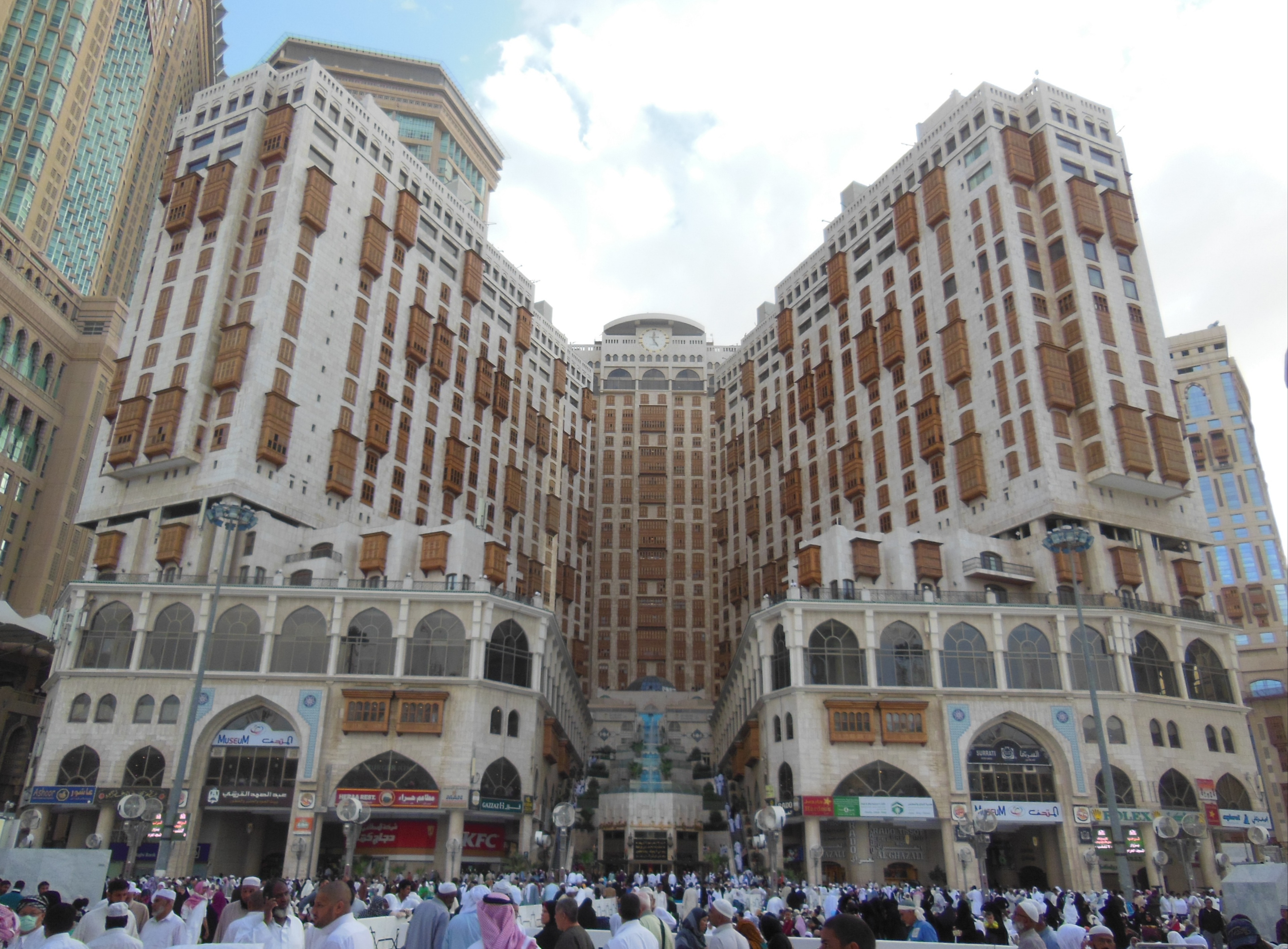 Uploaded image 1752149052059 - 7 Reasons to Stay at Hilton Suites Makkah During Your Umrah