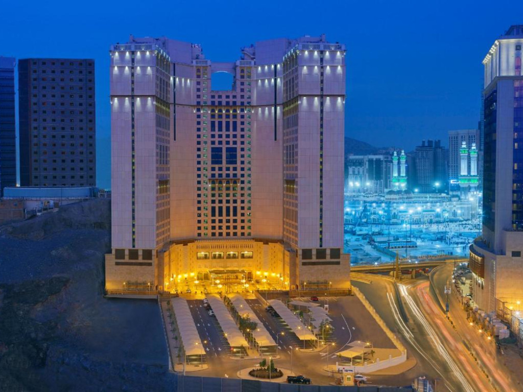 Uploaded image 1752226802233 - Anjum Hotel vs Swissotel vs Pullman ZamZam: Which Makkah Hotel is Best for Your Umrah?