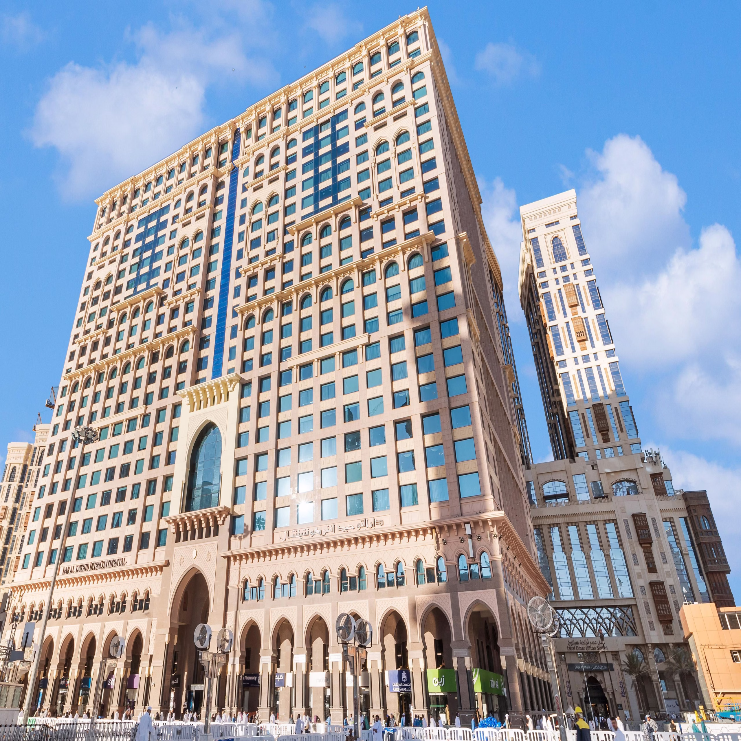 Distance from Al Safwah Royale Orchid to Haram