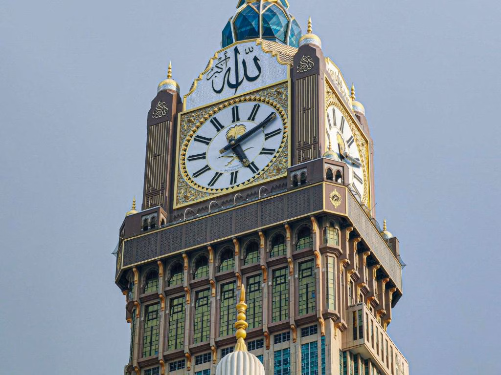 Top 6 Reasons to Stay at Fairmont Makkah Clock Royal Tower for Umrah Pilgrims